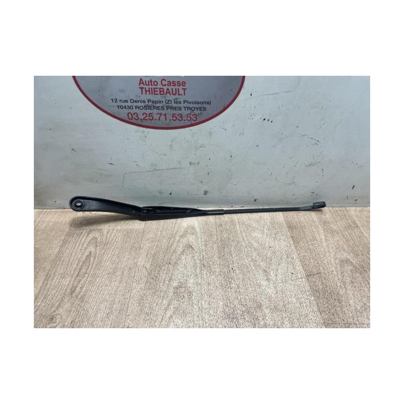 Bras essuie glace avant droit DACIA DUSTER 1 PHASE 1 d’occasion