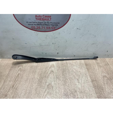 Bras essuie glace avant droit DACIA DUSTER 1 PHASE 1 d’occasion