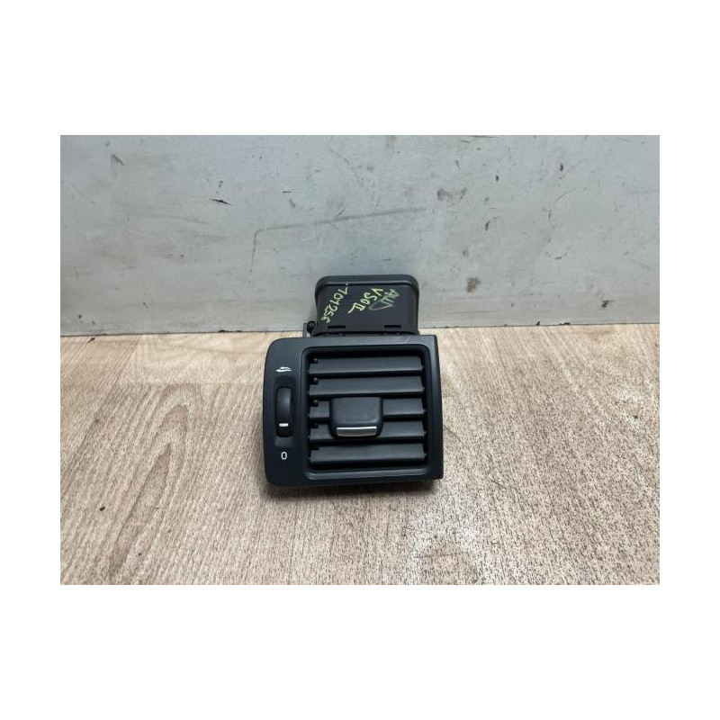Aerateur tableau de bord avant droit VOLVO V 50 PHASE 2 BREAK d’occasion