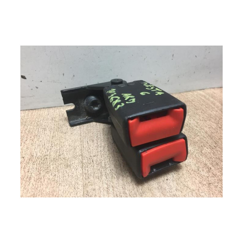 Attache ceinture arriere droit FORD FIESTA 6 PHASE 1 d’occasion