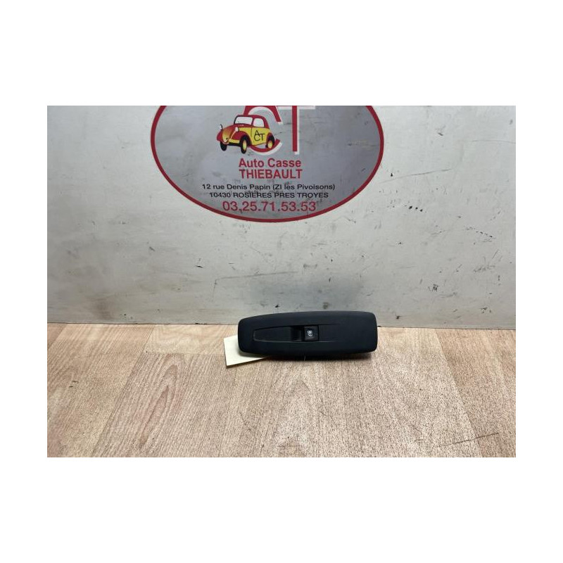 Interrupteur de leve vitre avant droit RENAULT MEGANE 4 PHASE 1 d’occasion