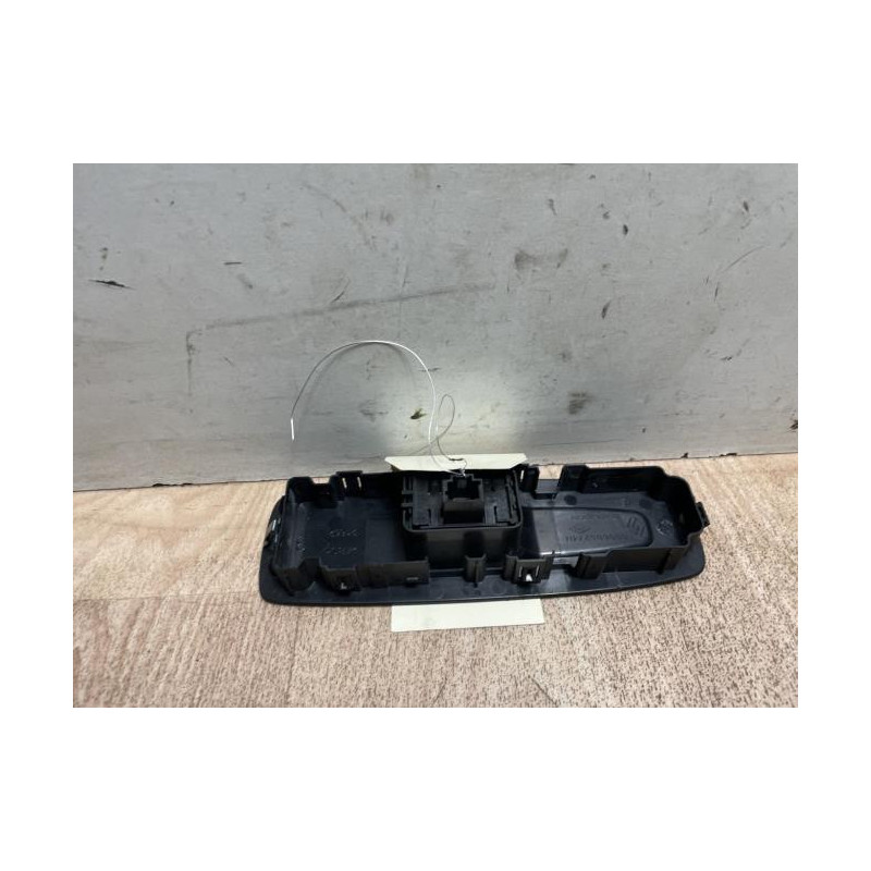 Interrupteur de leve vitre avant droit RENAULT MEGANE 4 PHASE 1 d’occasion
