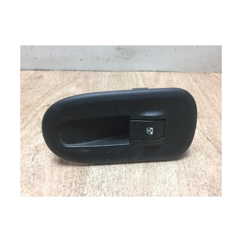 Interrupteur de leve vitre avant droit RENAULT KANGOO 2 PHASE 1 d’occasion