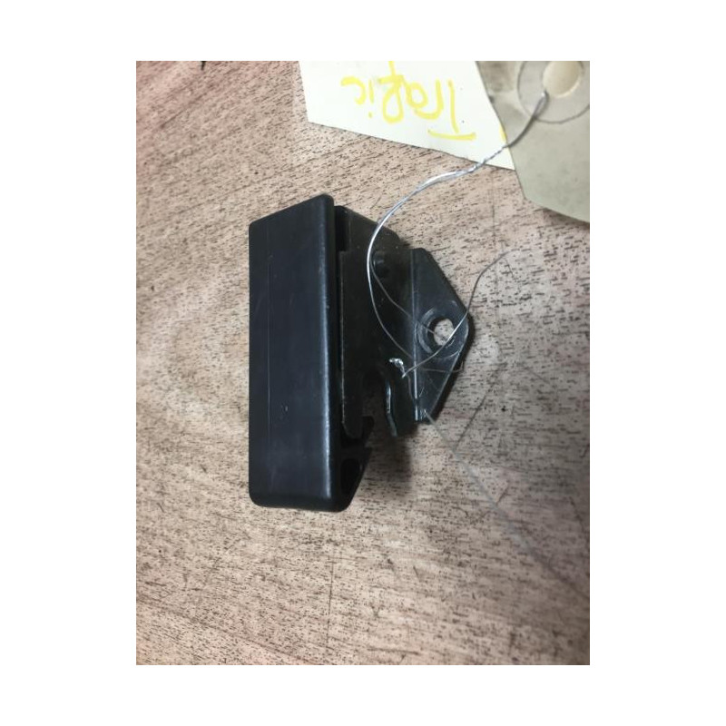 Poignee interieur porte de coffre droite RENAULT TRAFIC 1 PHASE 3 d’occasion