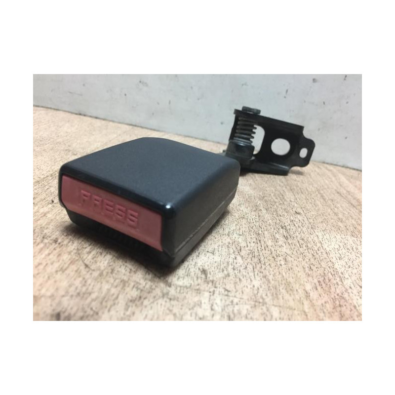 Attache ceinture arriere droit PEUGEOT 307 PHASE 2 CABRIOLET d’occasion