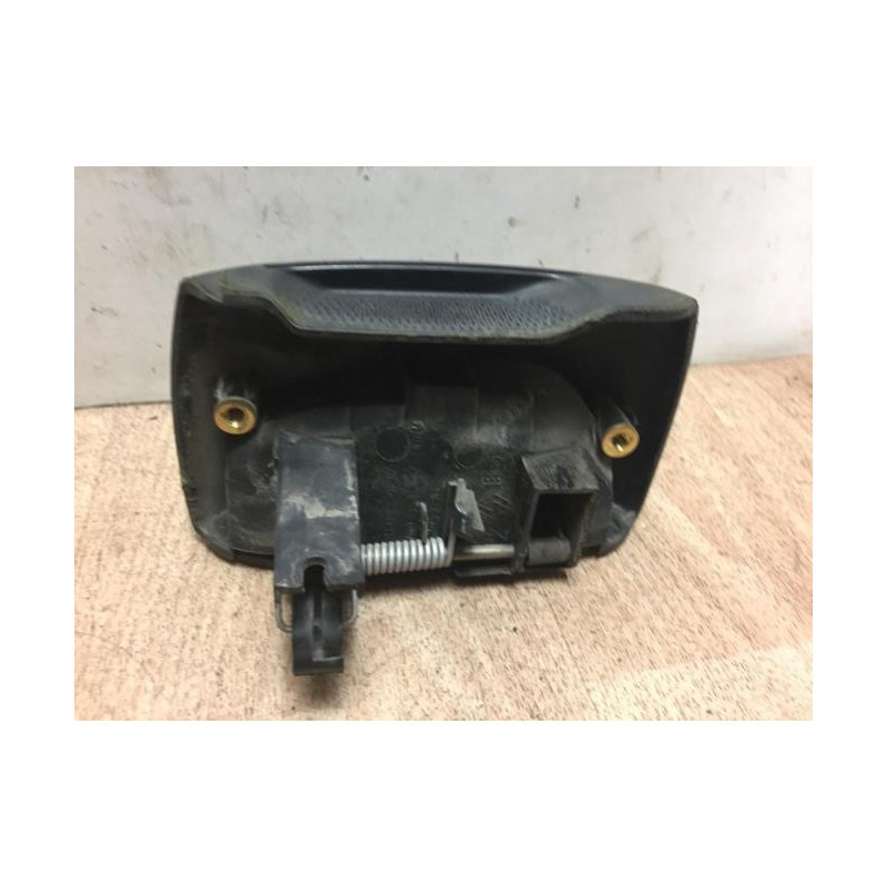 Poignee porte coffre gauche RENAULT KANGOO 1 PHASE 2 d’occasion