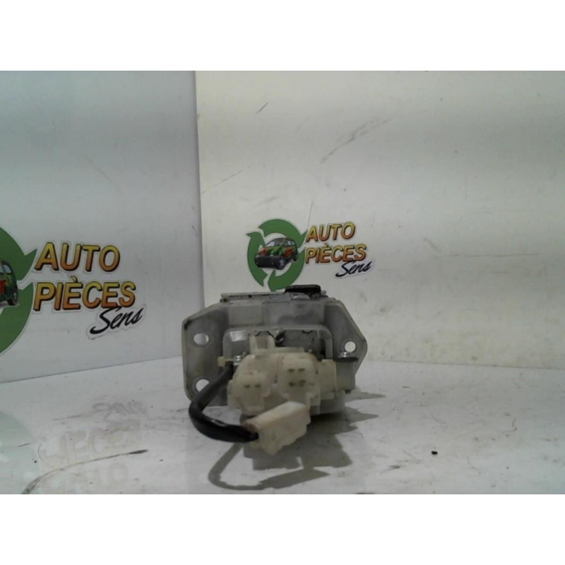Serrure de coffre SUZUKI SWIFT 3 d’occasion
