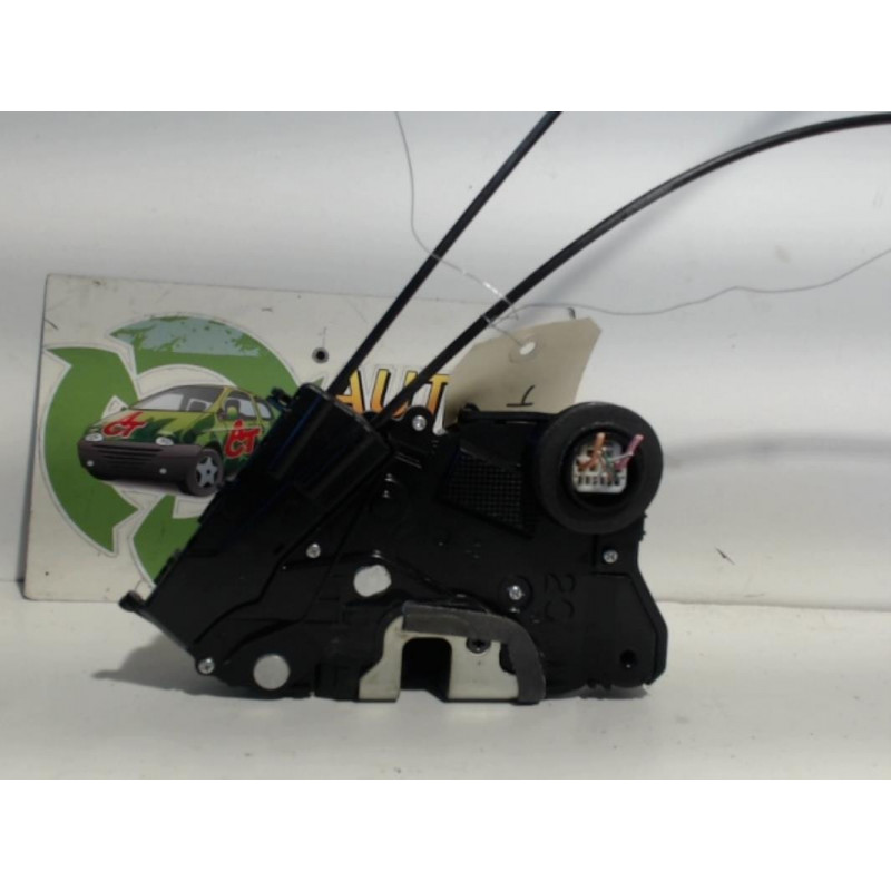 Serrure avant droit TOYOTA YARIS 2 PHASE 1 d’occasion