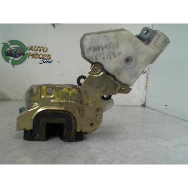 Serrure avant gauche NISSAN  d’occasion