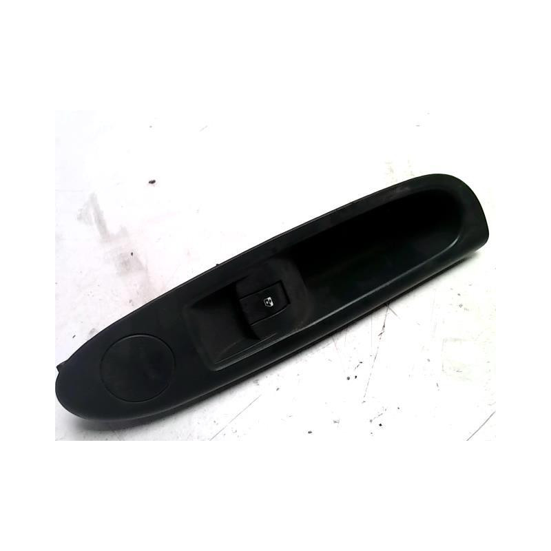 Interrupteur de leve vitre avant droit RENAULT CLIO 2 CAMPUS PHASE 1 d’occasion