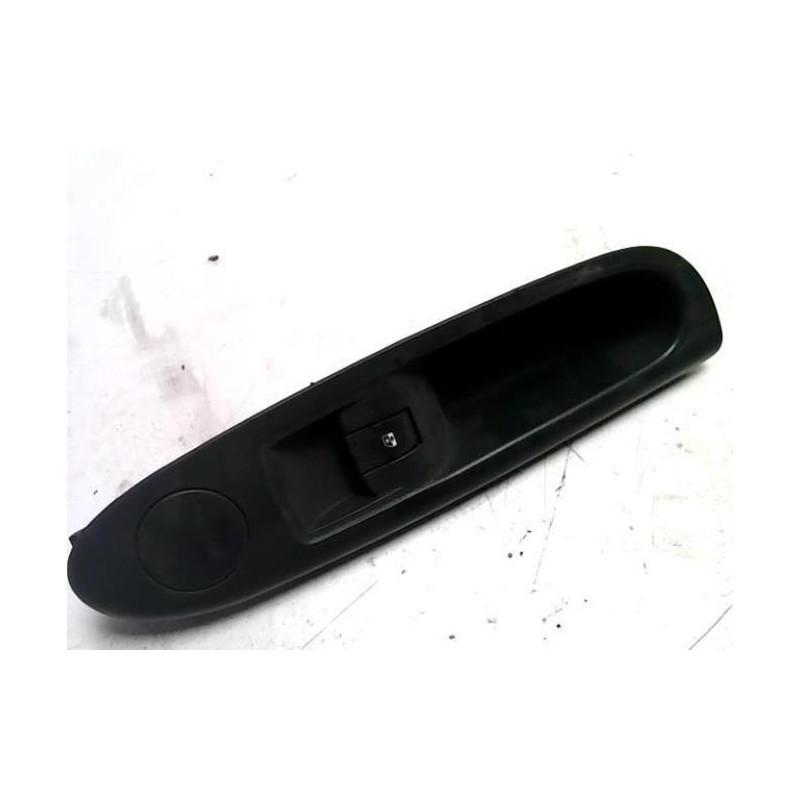 Interrupteur de leve vitre avant droit RENAULT CLIO 2 CAMPUS PHASE 1 d’occasion
