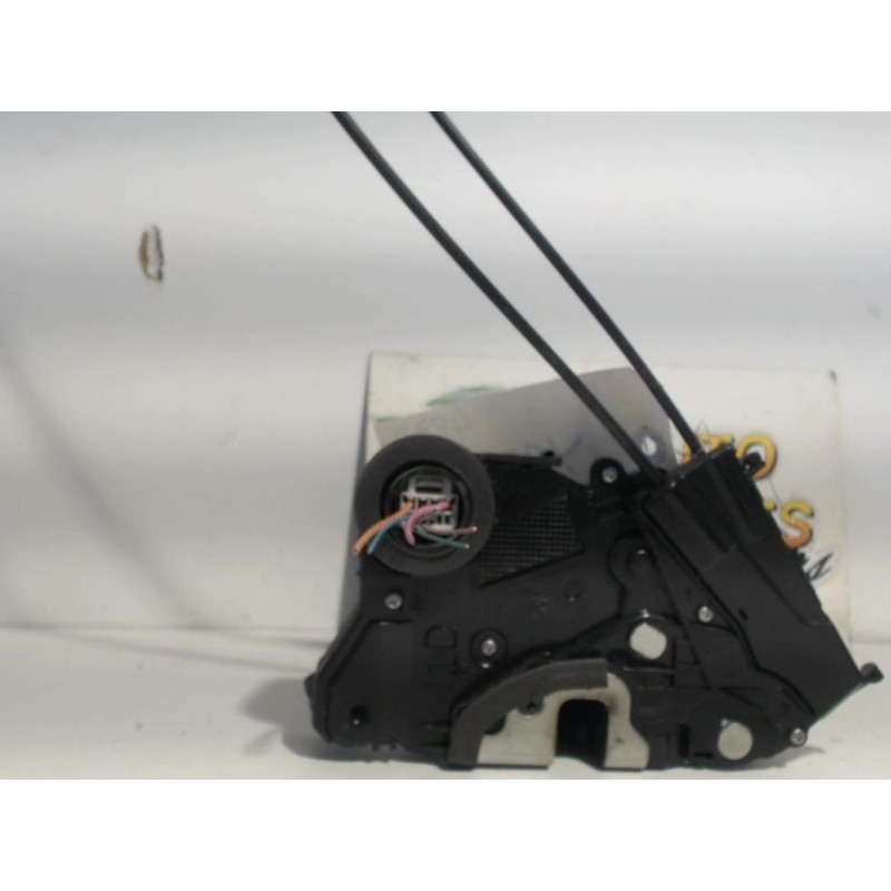 Serrure avant gauche TOYOTA YARIS 2 PHASE 1 d’occasion
