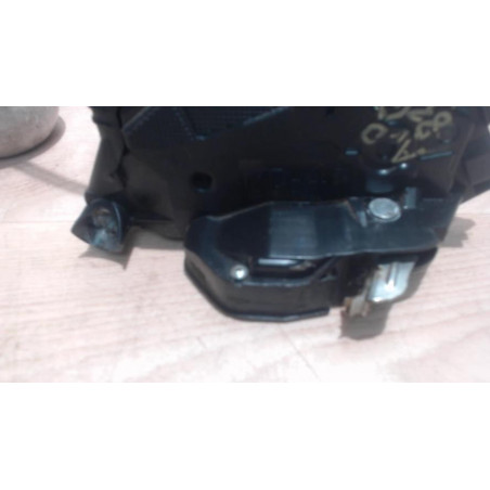 Serrure avant droit TOYOTA YARIS 2 PHASE 1 d’occasion