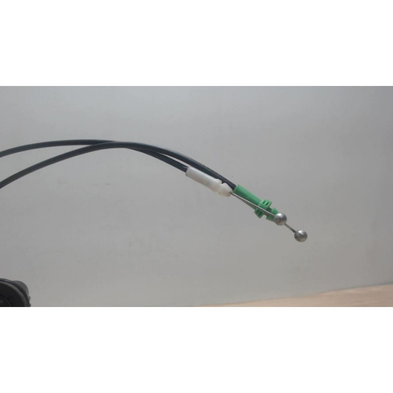 Serrure avant droit TOYOTA YARIS 2 PHASE 1 d’occasion