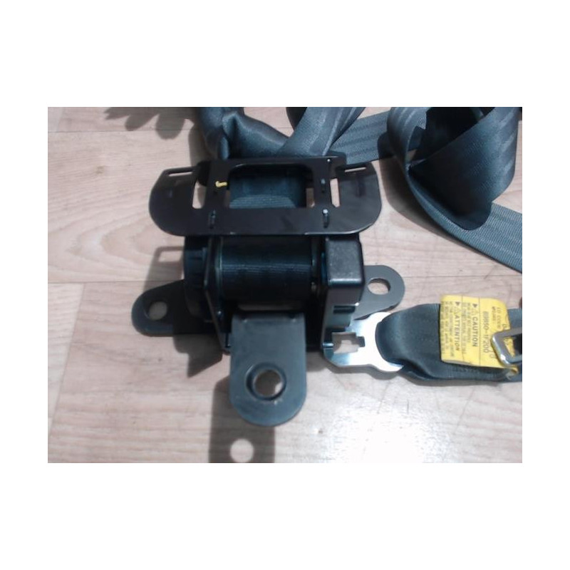 Attache ceinture arriere centrale KIA SPORTAGE 2 PHASE 1 d’occasion