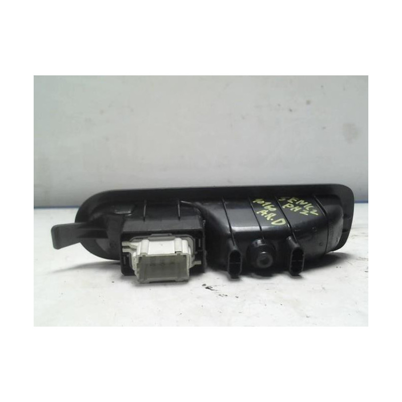 Interrupteur de leve vitre arriere droit RENAULT SCENIC 2 PHASE 2 d’occasion
