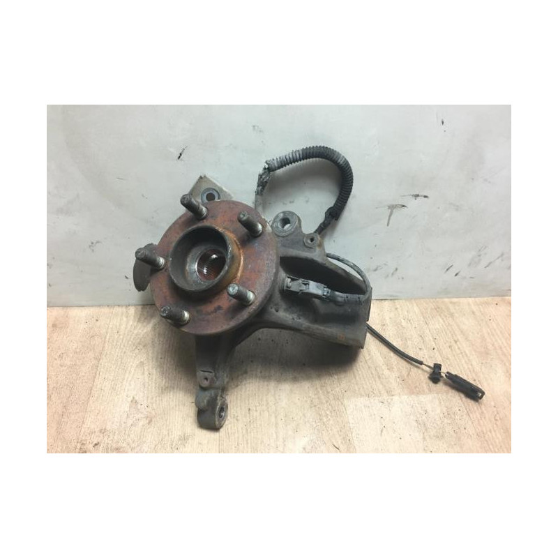 Fusee avant gauche FORD FOCUS 2 PHASE 1 d’occasion