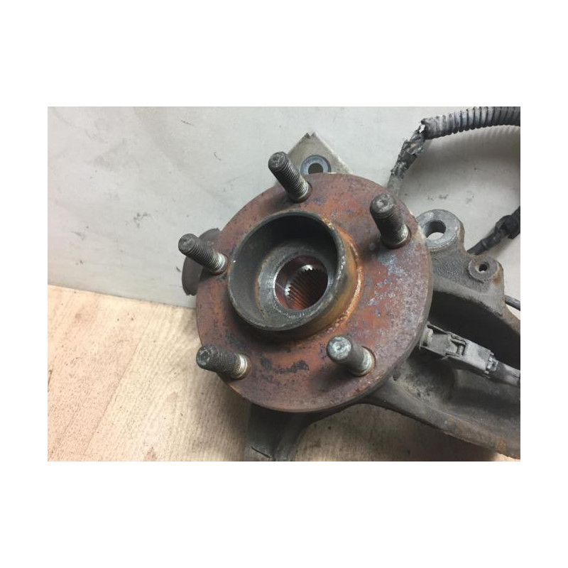 Fusee avant gauche FORD FOCUS 2 PHASE 1 d’occasion