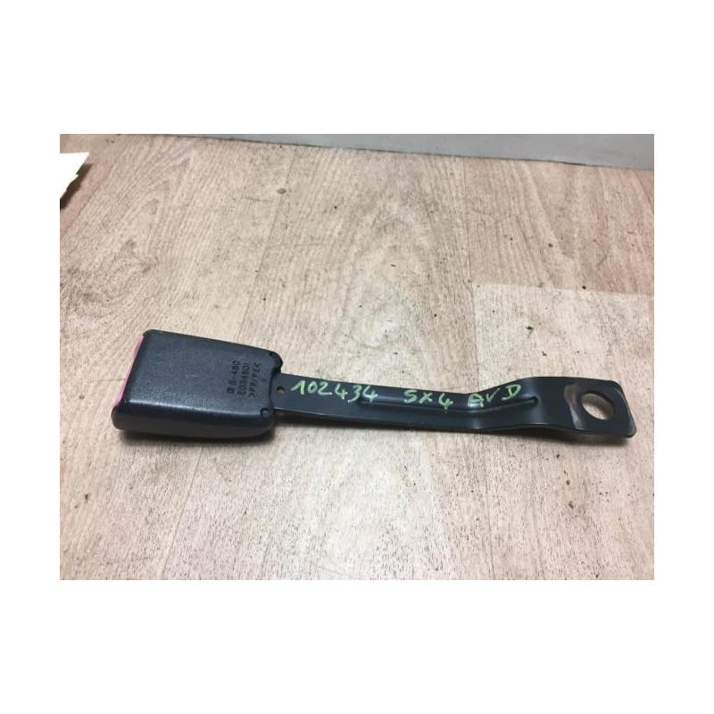 Attache ceinture avant droit SUZUKI SX4 1 d’occasion