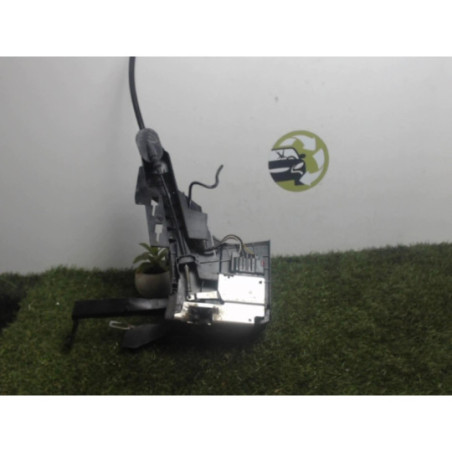 Serrure avant gauche FORD FIESTA 5 PHASE 1 d’occasion