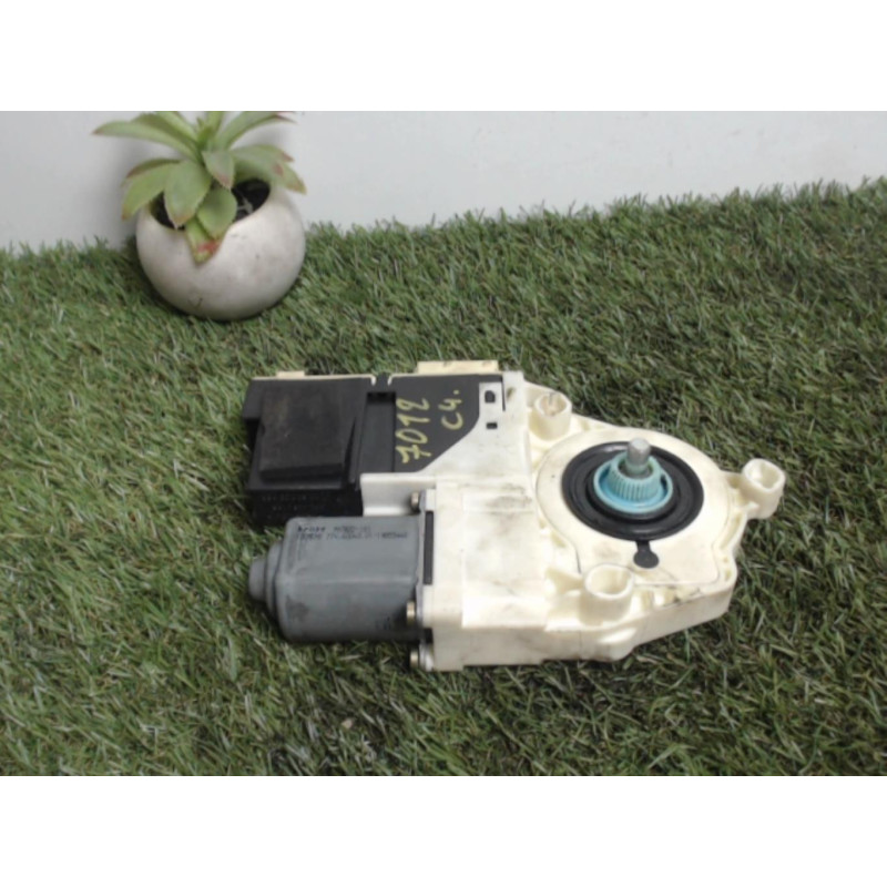 Moteur leve vitre avant droit CITROEN C4 1 PHASE 1 d’occasion