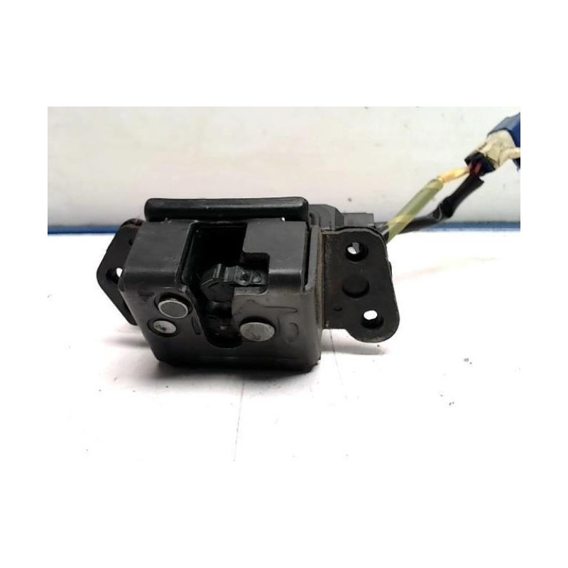 Serrure de hayon TOYOTA YARIS 2 PHASE 1 d’occasion