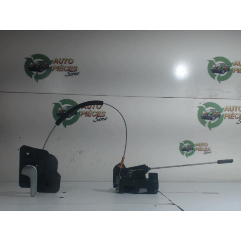 Serrure avant droit OPEL MERIVA A PHASE 1 d’occasion