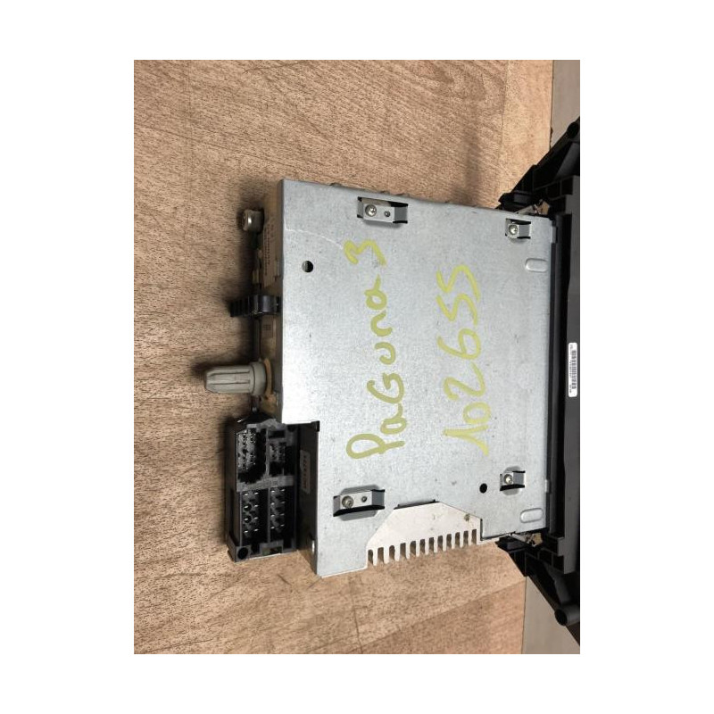 Autoradio d'origine RENAULT LAGUNA 3 PHASE 1 BREAK d’occasion