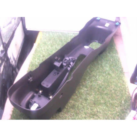 Console central (interieur plastique) NISSAN MICRA III d’occasion