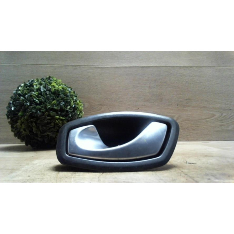 Poignee interieur arriere droit RENAULT GRAND SCENIC 3 PHASE 1 d’occasion