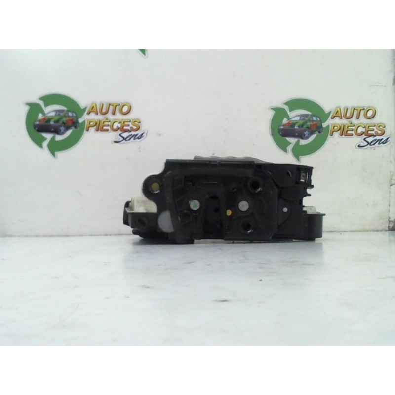 Serrure avant droit VOLKSWAGEN POLO 5 PHASE 1 d’occasion