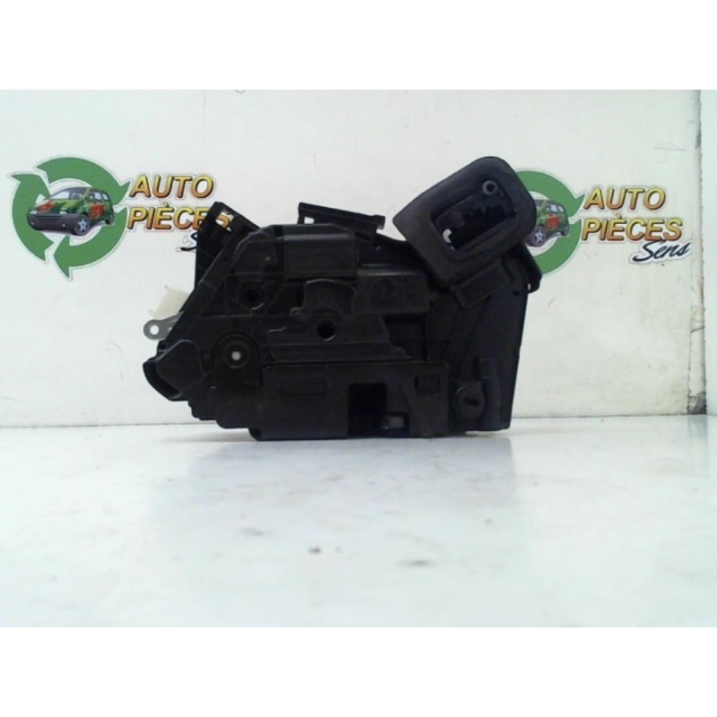 Serrure arriere droit VOLKSWAGEN POLO 5 PHASE 1 d’occasion
