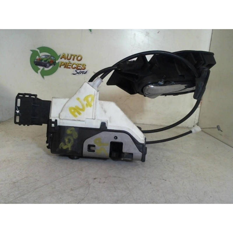 Serrure avant droit PEUGEOT 308 2 SW PHASE 1 BREAK d’occasion