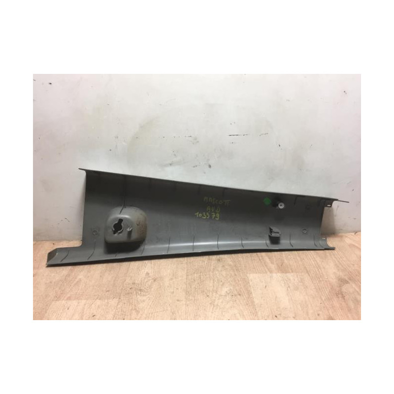 Garniture laterale arriere droite RENAULT MASCOTT d’occasion