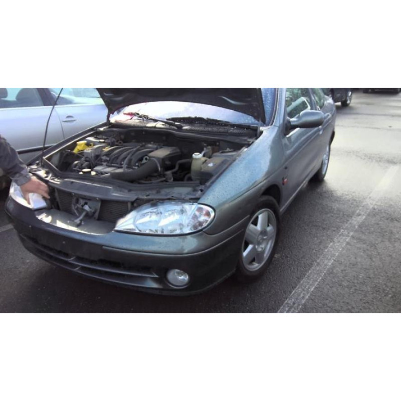 Pare boue avant droit RENAULT MEGANE 1 PHASE 2 COUPE d’occasion