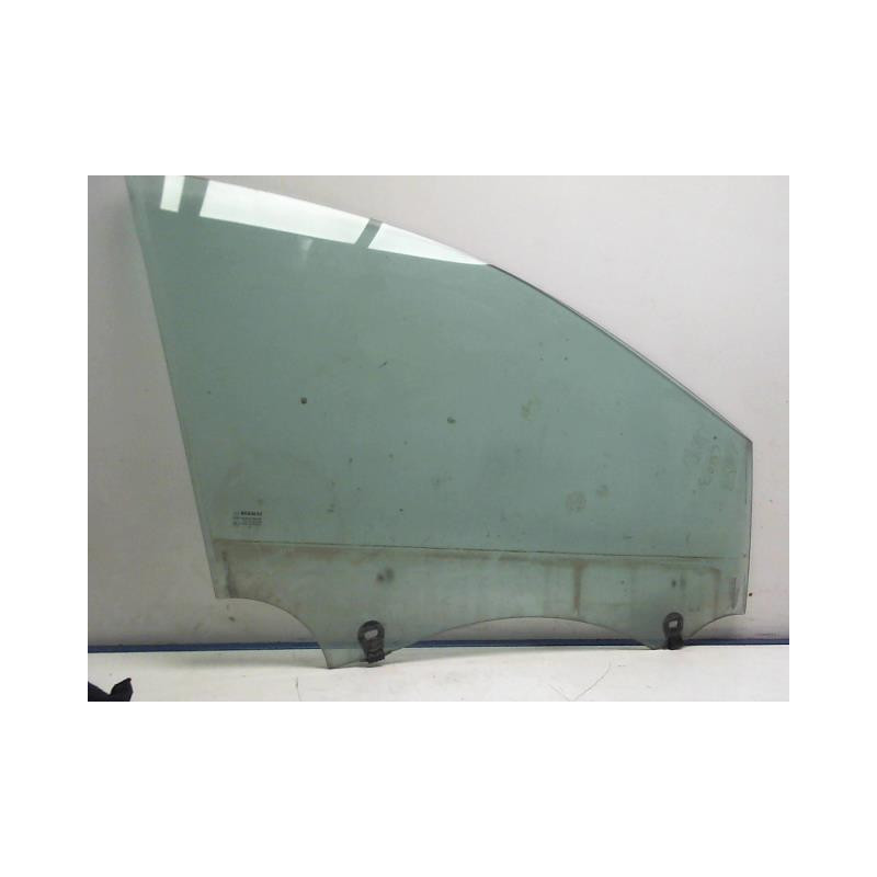 Vitre avant droit RENAULT CLIO 3 PHASE 1 d’occasion
