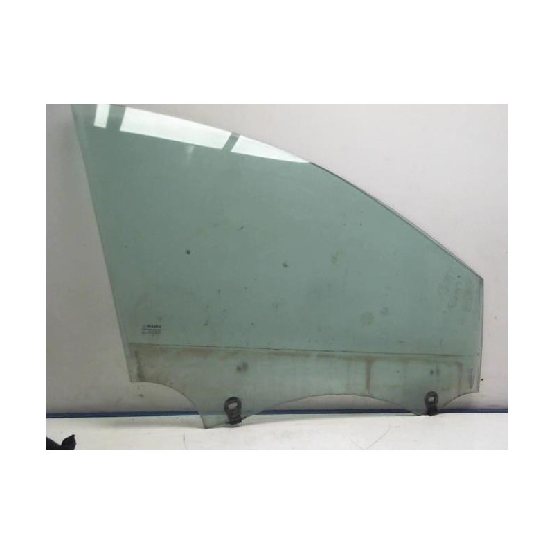 Vitre avant droit RENAULT CLIO 3 PHASE 1 d’occasion
