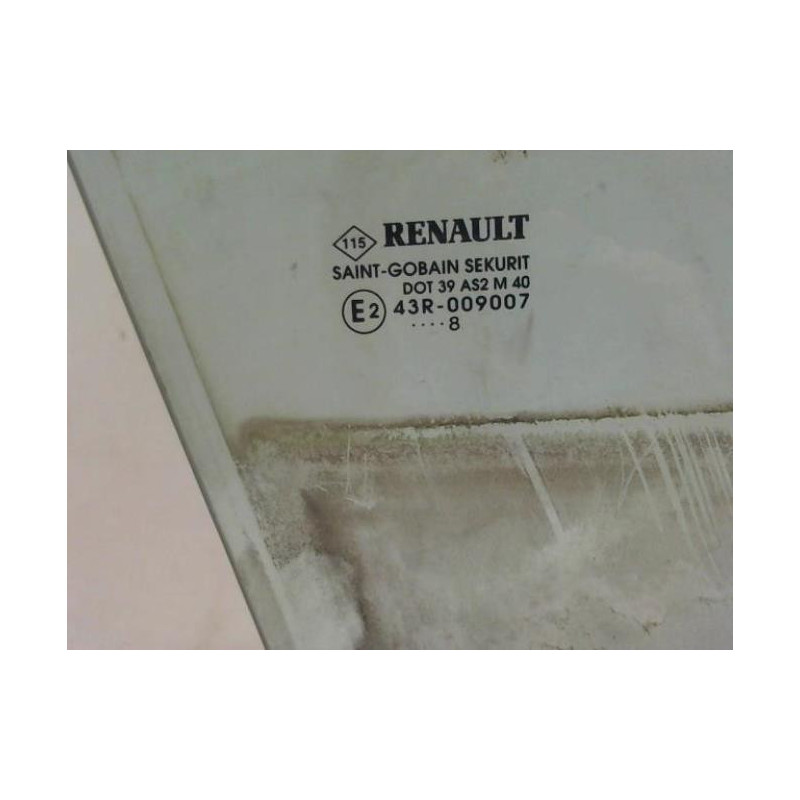 Vitre avant droit RENAULT CLIO 3 PHASE 1 d’occasion