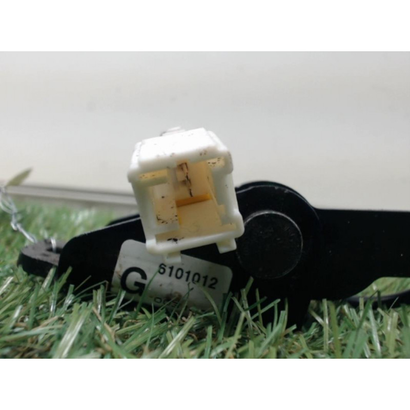 Attache ceinture arriere gauche PEUGEOT 308 CC PHASE 1 d’occasion