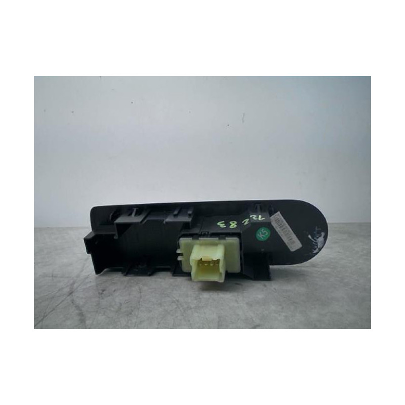 Interrupteur de leve vitre avant droit RENAULT CLIO 4 PHASE 1 d’occasion
