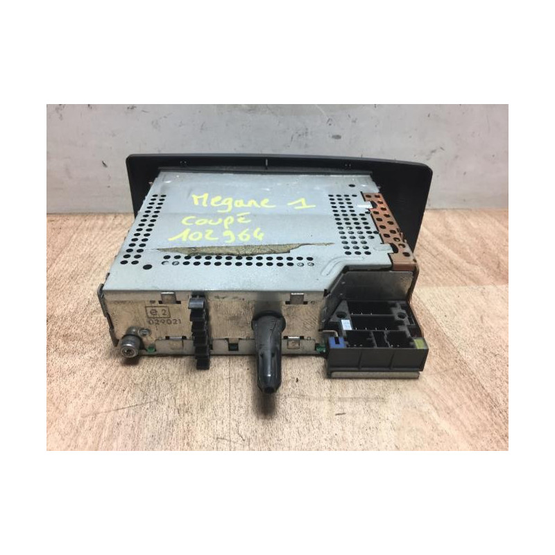 Autoradio d'origine RENAULT MEGANE 1 PHASE 2 COUPE d’occasion