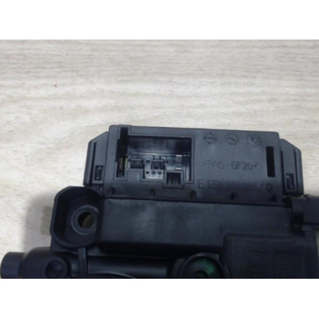 Moteur essuie glace avant droit VOLKSWAGEN BEETLE 2 CABRIO PHASE 1 d’occasion
