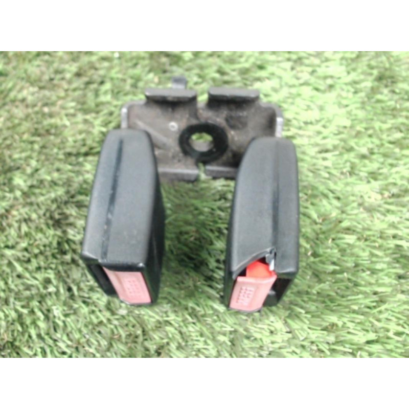 Attache ceinture arriere centrale RENAULT MEGANE II CC PHASE 2 d’occasion